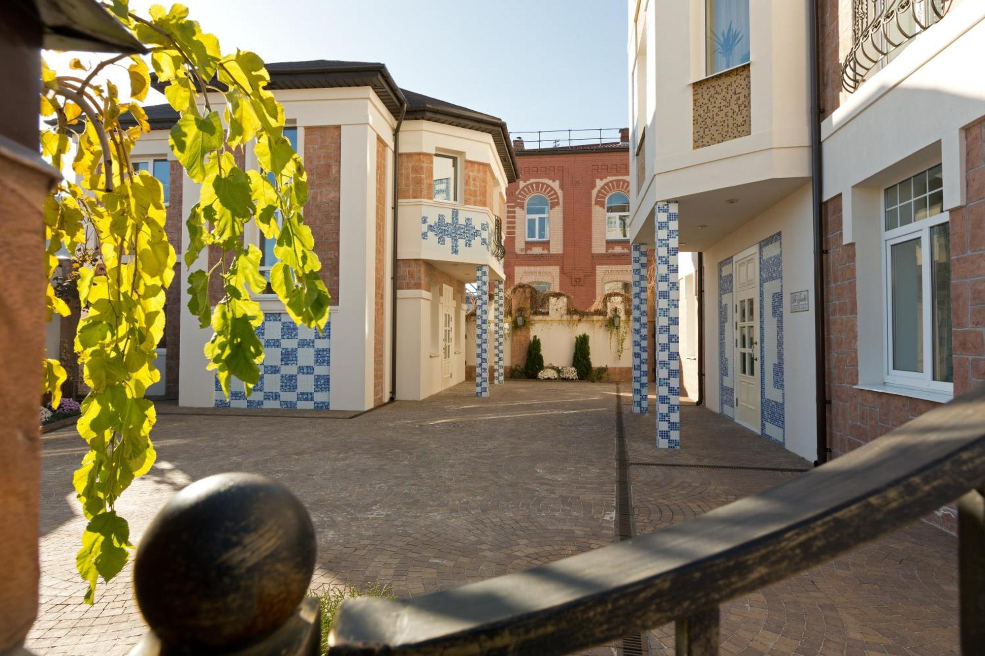 De Gaulle Boutique Hotel คาร์คิฟ ภายนอก รูปภาพ