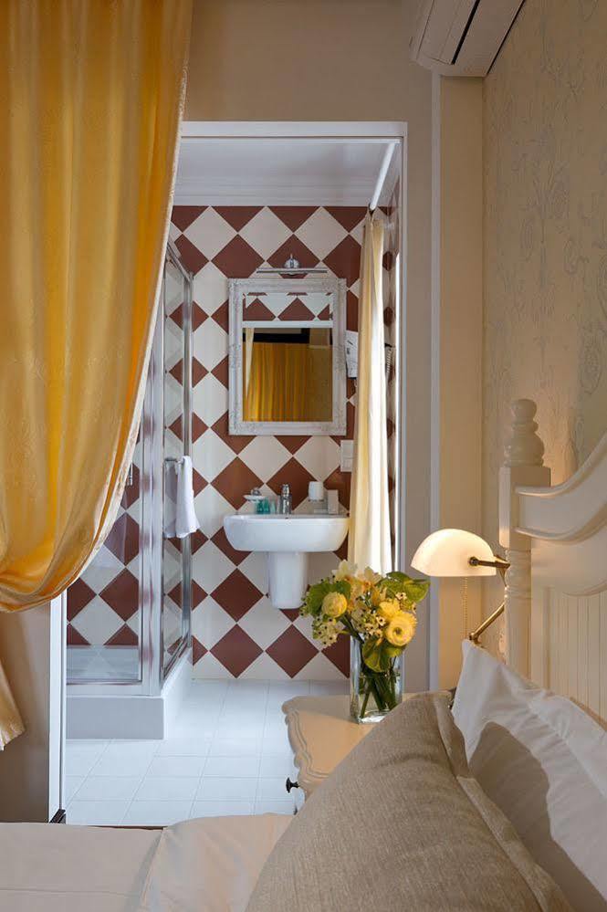 De Gaulle Boutique Hotel คาร์คิฟ ภายนอก รูปภาพ